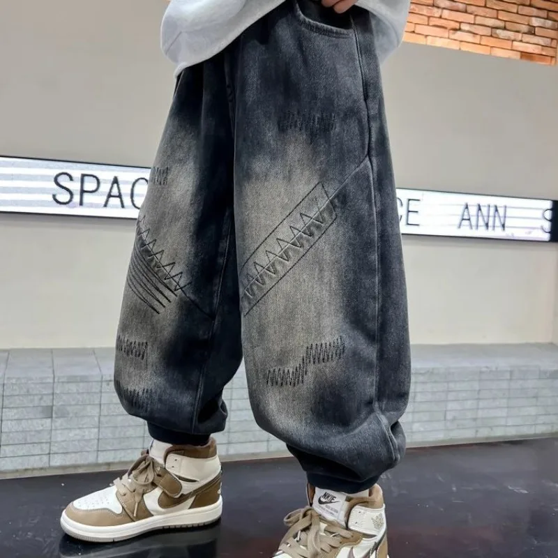 Осень 2023, новые свободные повседневные джинсы для мальчиков, стильные длинные брюки для детей
Осень 2023, новые свободные повседневные джинсы для мальчиков, стильные длинные брюки для детей