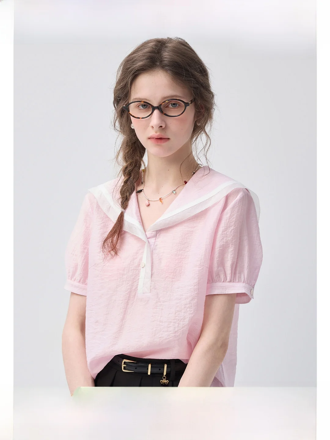 VEGA CHANG Lightweight Breathable Powder Shirt Summer 2026 New Style Navy Collar Short Sleeve Women's Business Casual Top
VEGA CHANG Lightweight Breathable Powder Shirt Summer 2026 New Style Navy Collar Short Sleeve Women's Business Casual Top