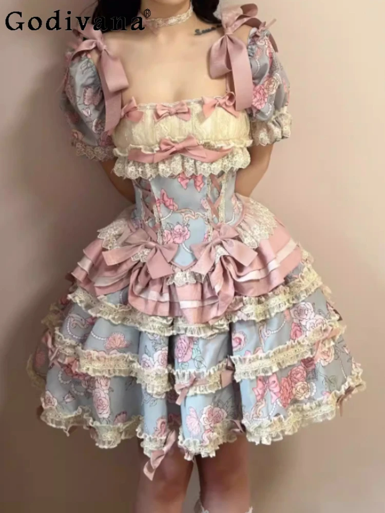 Элегантная футболка LOLITA с вырезом-лодочкой, бантом, кружевом и оборками, с коротким рукавом, милая, с эластичной талией, универсальная, А-силуэт, юбка с принтом в стиле принцессы
Элегантная футболка LOLITA с вырезом-лодочкой, бантом, кружевом и оборками, с коротким рукавом, милая, с эластичной талией, универсальная, А-силуэт, юбка с принтом в стиле принцессы