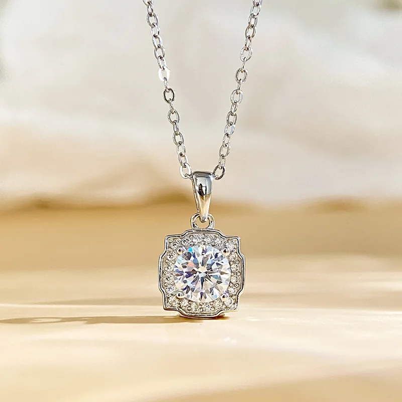 Moissanite s925 sterling silver necklace pendant 1-carat cube sugar fashion style
Moissanite s925 sterling silver necklace pendant 1-carat cube sugar fashion style