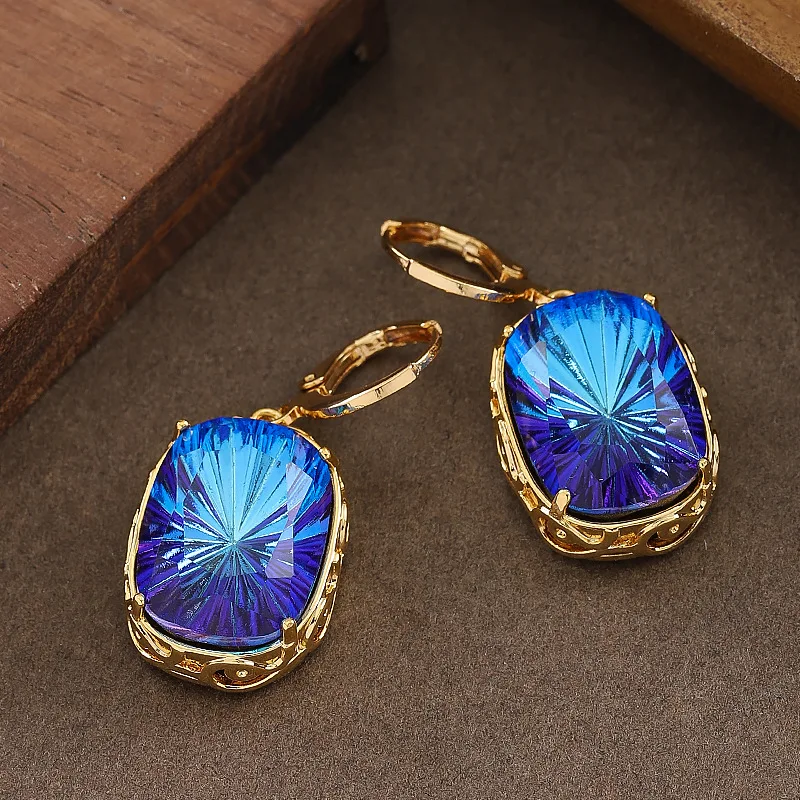 Stylish and exquisite geometric sapphire glass crystal earrings, elegant, luxurious and high-end commuting earrings
Stylish and exquisite geometric sapphire glass crystal earrings, elegant, luxurious and high-end commuting earrings