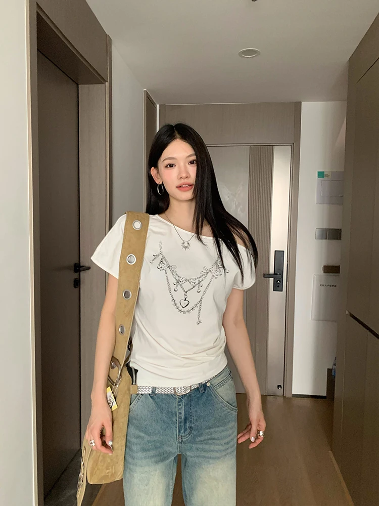 Lumoder Women's White ort Sve T-irt Summer New Small Design Sense oulder Print Loose Fit Regular Sve Length
Lumoder Women's White ort Sve T-irt Summer New Small Design Sense oulder Print Loose Fit Regular Sve Length