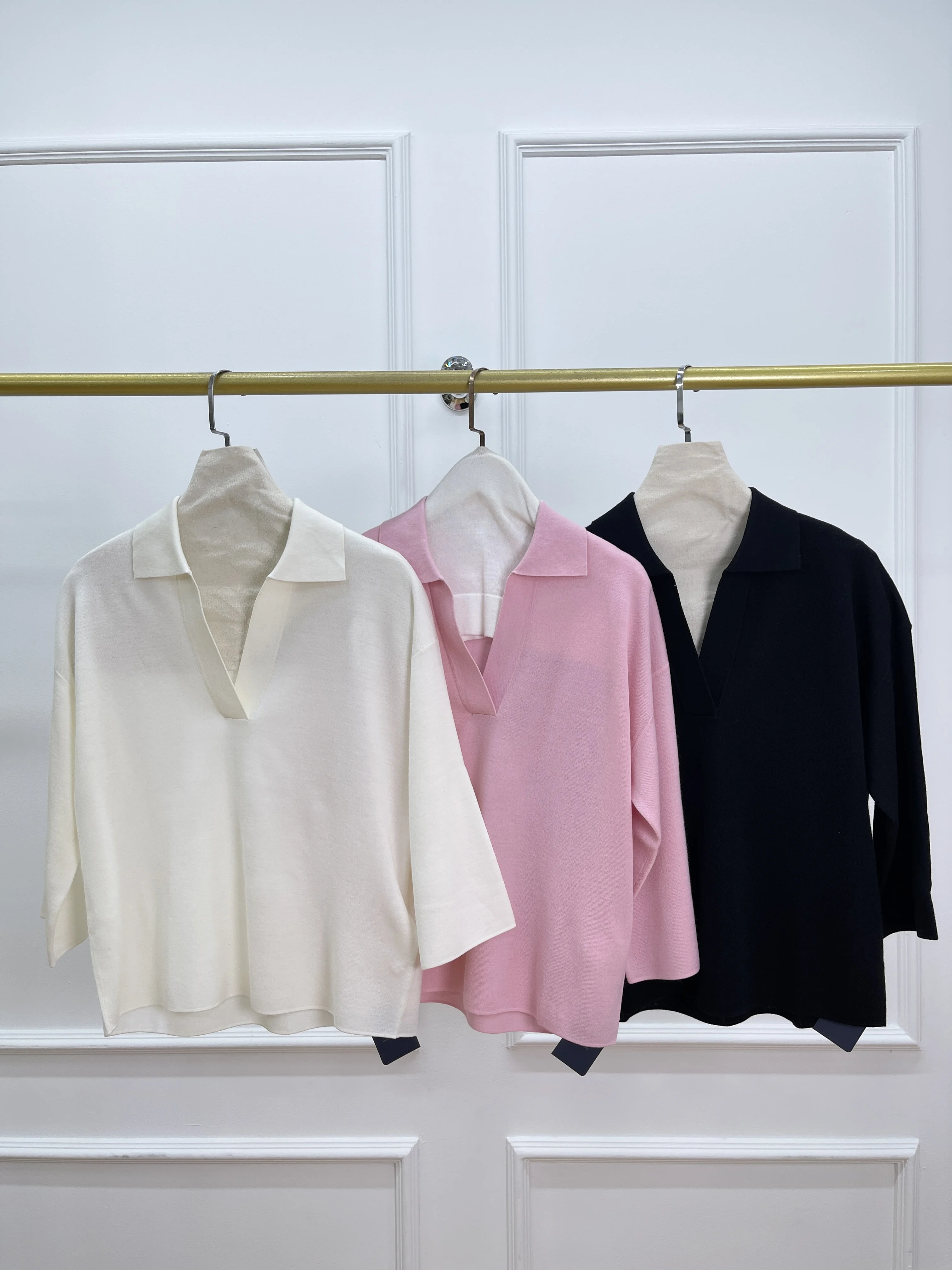 Early Spring New V-Neck Mid-Sleeve Wool Top Loose Slim High-Quality Knitted Sweater Top For Women
Early Spring New V-Neck Mid-Sleeve Wool Top Loose Slim High-Quality Knitted Sweater Top For Women