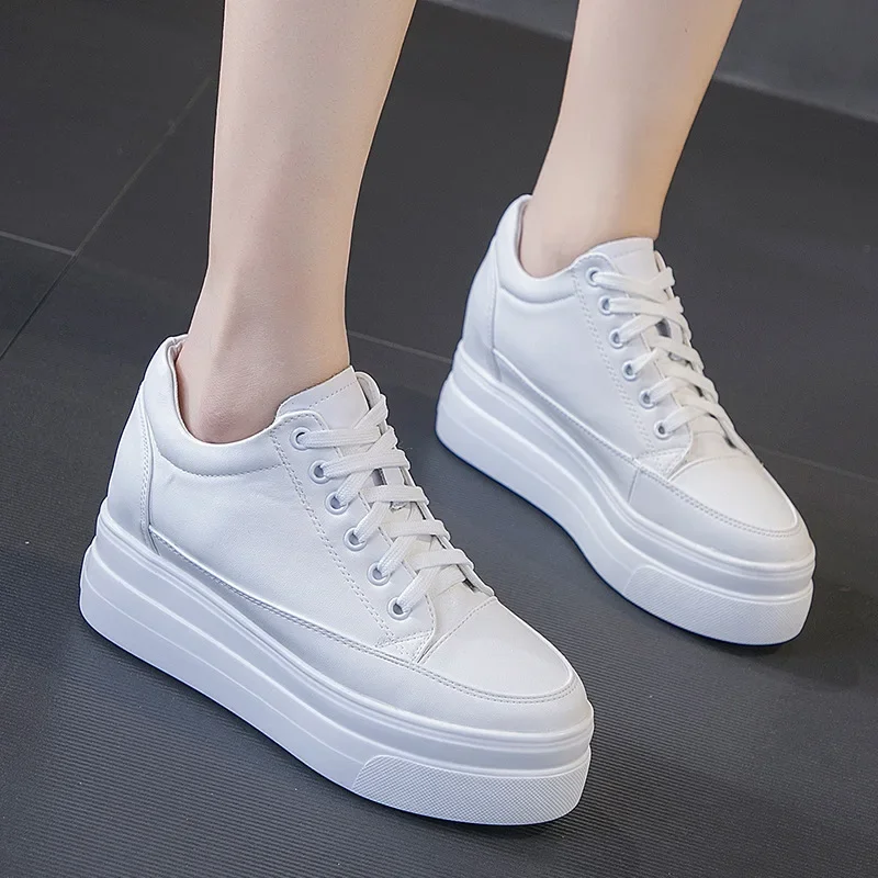 Новая модная обувь, женские высокие кроссовки на плоской платформе, черно-белые туфли, милые женские туфли, увеличивающие рост, 8 см, DX493
Новая модная обувь, женские высокие кроссовки на плоской платформе, черно-белые туфли, милые женские туфли, увеличивающие рост, 8 см, DX493