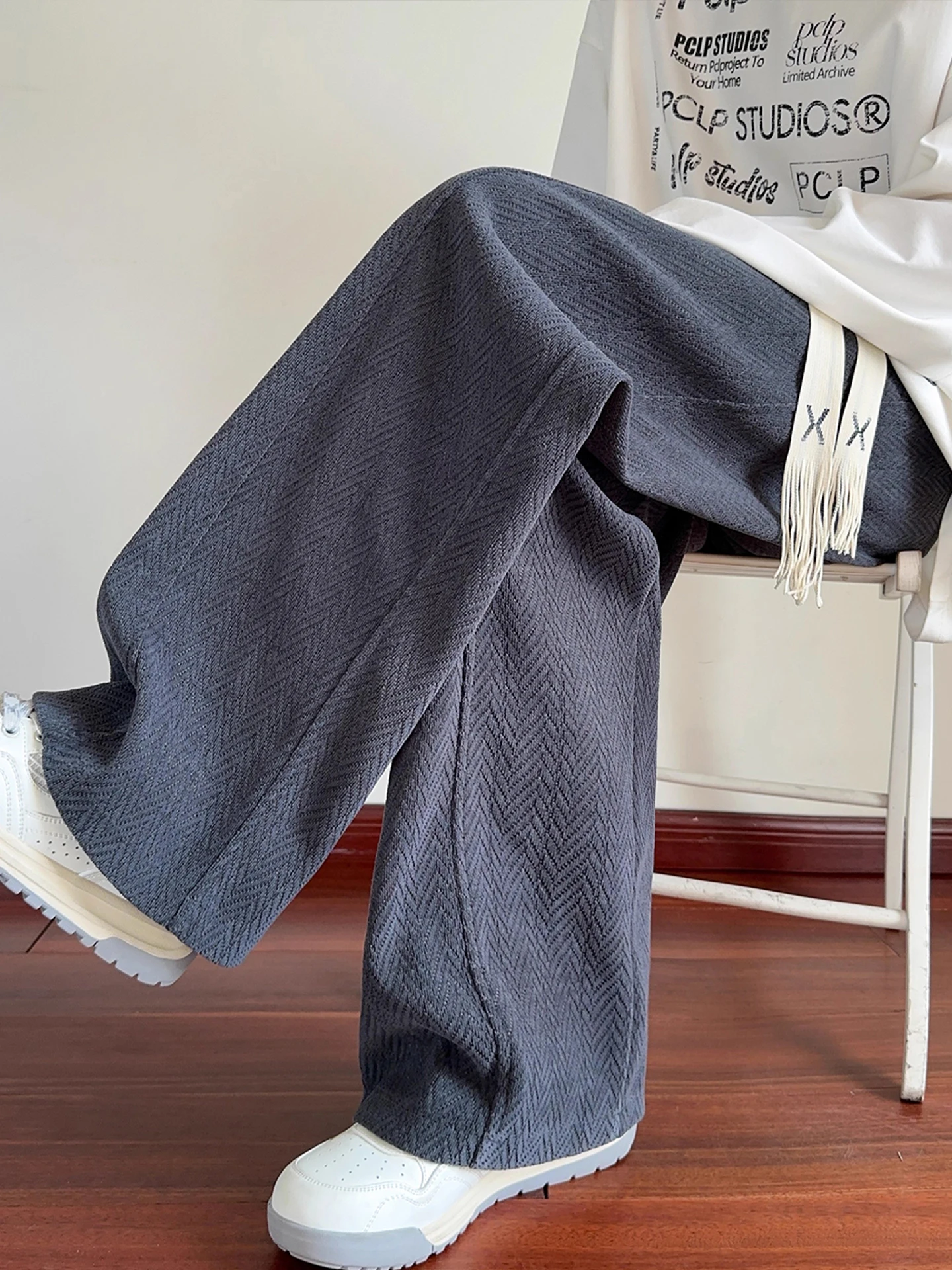 Men's Casual Straight Leg Pants Autumn Winter Loose Fit Sweatpants American Wide Leg Sports Long Trousers ain Pattern
Men's Casual Straight Leg Pants Autumn Winter Loose Fit Sweatpants American Wide Leg Sports Long Trousers ain Pattern