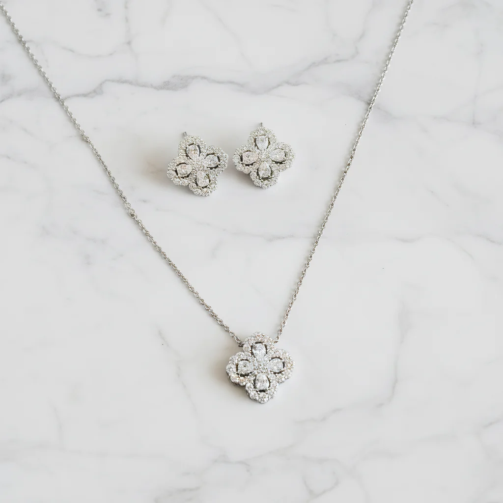 3pcs Elegant Vintage Jewelry Set for Women Four-leaf Clover Necklace Shiny Crystal Choker Bridal Wedding Earrings Party
3pcs Elegant Vintage Jewelry Set for Women Four-leaf Clover Necklace Shiny Crystal Choker Bridal Wedding Earrings Party