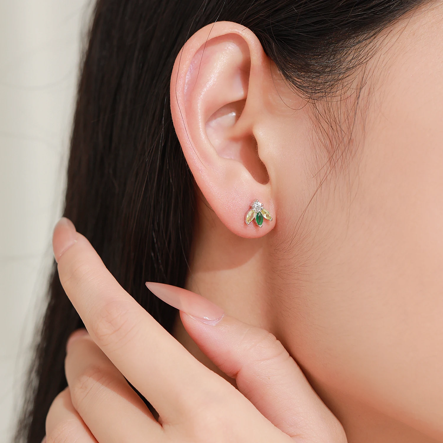 Ailmay милые и компактные серьги-гвоздики в виде пчелы s925, серебряные женские вечерние повседневные модные цветные ювелирные изделия с цирконом
Ailmay милые и компактные серьги-гвоздики в виде пчелы s925, серебряные женские вечерние повседневные модные цветные ювелирные изделия с цирконом