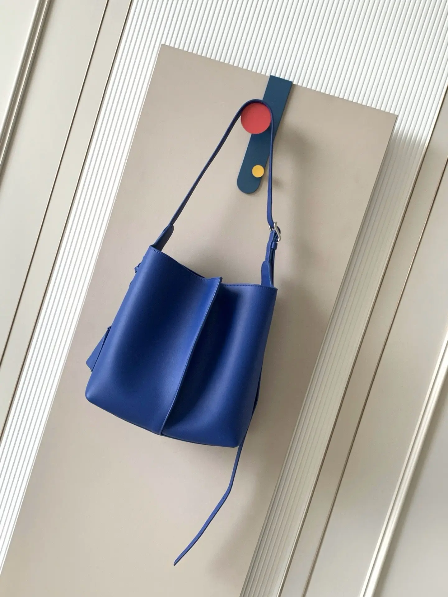 Summer High End Large Capacity Bucket Bag Retro Women's Shoulder Cross Tote for Daily Commuting And Vacations
Summer High End Large Capacity Bucket Bag Retro Women's Shoulder Cross Tote for Daily Commuting And Vacations