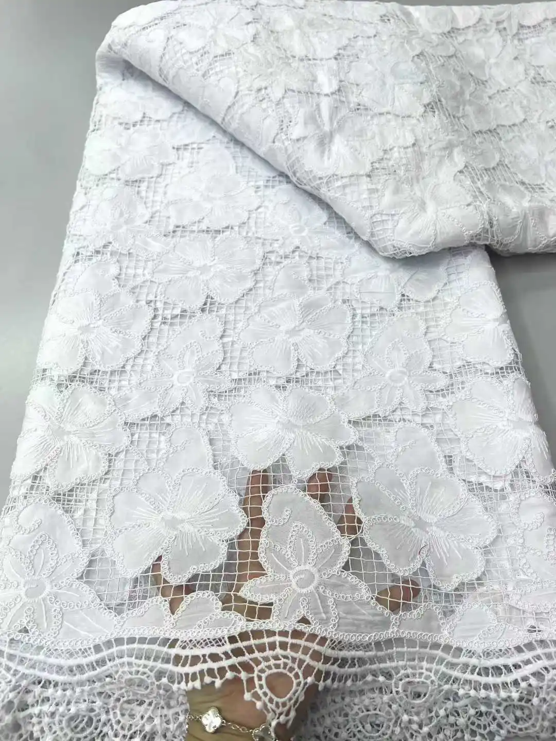 Fashion White African Guipure Cord Lace Fabric 2025 High Quality Nigerian Water Soluble for Wedding Dresses And Sewing
Fashion White African Guipure Cord Lace Fabric 2025 High Quality Nigerian Water Soluble for Wedding Dresses And Sewing