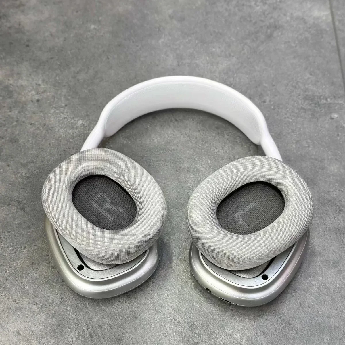 New P9 Max Magnetic Earcup Wireless Headset Leather Bag Sports Bluetooth Pop up Music Earphones
New P9 Max Magnetic Earcup Wireless Headset Leather Bag Sports Bluetooth Pop up Music Earphones