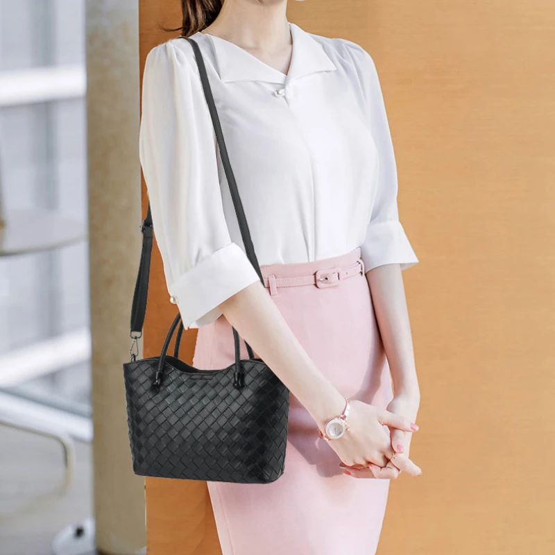 Retro Women Shoulder Bag Soft PU Leather Luxury Designer Female Messenger Bag Trend Large Capacity Ladies Handbag women Purses
Retro Women Shoulder Bag Soft PU Leather Luxury Designer Female Messenger Bag Trend Large Capacity Ladies Handbag women Purses