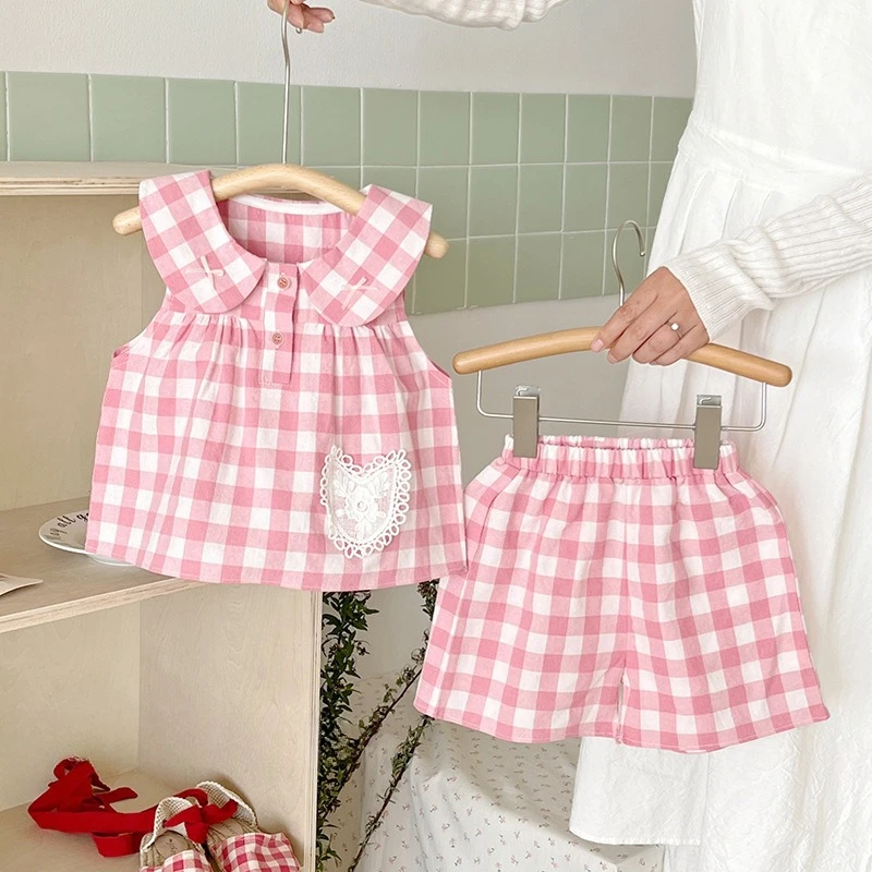 2025 Summer Baby Girls Clothes Set 0-3T Sleeveless Lapel Tops + Shorts Toddler Kids Plaid 2PCS Children THin Style Cotton Outfit
2025 Summer Baby Girls Clothes Set 0-3T Sleeveless Lapel Tops + Shorts Toddler Kids Plaid 2PCS Children THin Style Cotton Outfit