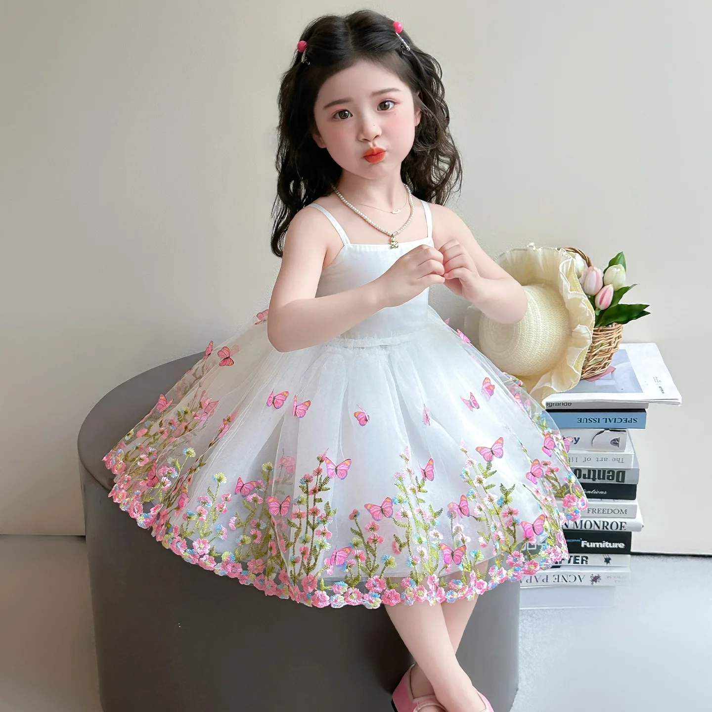 Korean Baby Girl Floral Embroidery Dress Summer 2026 New Mesh Performance Princess Dress Children Clothing
Korean Baby Girl Floral Embroidery Dress Summer 2026 New Mesh Performance Princess Dress Children Clothing