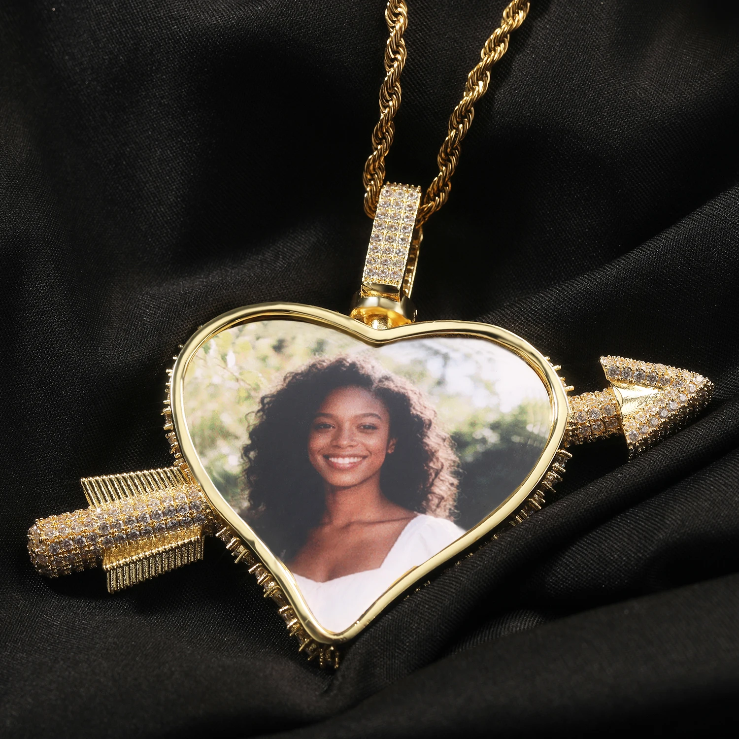 UWIN DIY Heart Shape Picture Pendant Necklaces Iced Out Cubic Zirconia Love Heart Charms Fashion Jewelry for Mothers' Day
UWIN DIY Heart Shape Picture Pendant Necklaces Iced Out Cubic Zirconia Love Heart Charms Fashion Jewelry for Mothers' Day