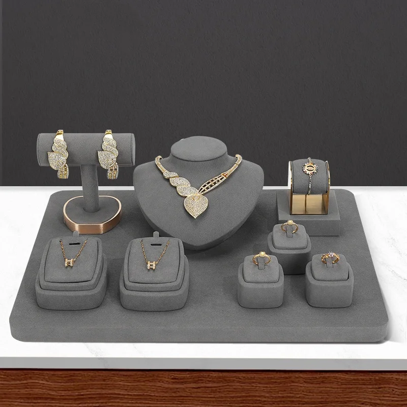 Jewelry counter display props: rings, earrings, bracelets, high-end jewelry ring display stands, necklace display stands.
Jewelry counter display props: rings, earrings, bracelets, high-end jewelry ring display stands, necklace display stands.
