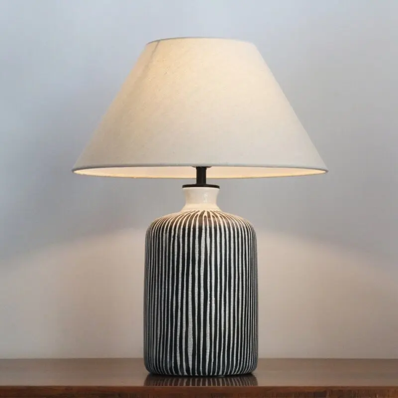 Handmade Ceramic Table Lamp Homestay Hotel Study Living Room Bedroom Bedside Japanese-style Minimalist Fabric Art Desk Light LED
Handmade Ceramic Table Lamp Homestay Hotel Study Living Room Bedroom Bedside Japanese-style Minimalist Fabric Art Desk Light LED