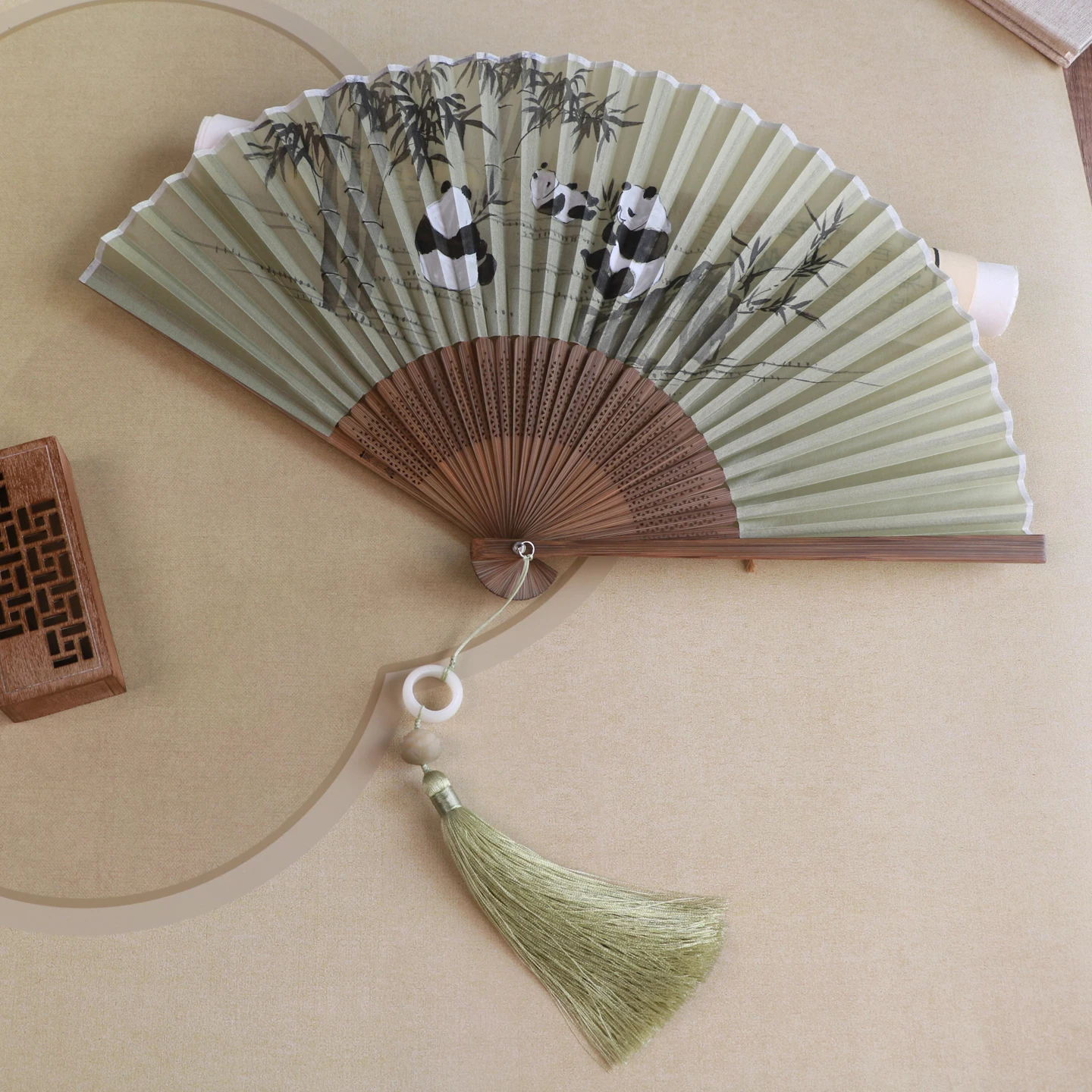 Original Hand-Painted Silk Panda Fan Moujiang New Chinese Sle Cultural Creative Gift Bamboo Frame Silk Fan ape Fan
Original Hand-Painted Silk Panda Fan Moujiang New Chinese Sle Cultural Creative Gift Bamboo Frame Silk Fan ape Fan