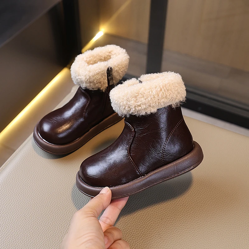 Уличные простые зимние хлопковые сапоги для девочек, классические черные, коричневые детские модные термосапоги, детские ботильоны, школьные теплые меховые сапоги
Уличные простые зимние хлопковые сапоги для девочек, классические черные, коричневые детские модные термосапоги, детские ботильоны, школьные теплые меховые сапоги