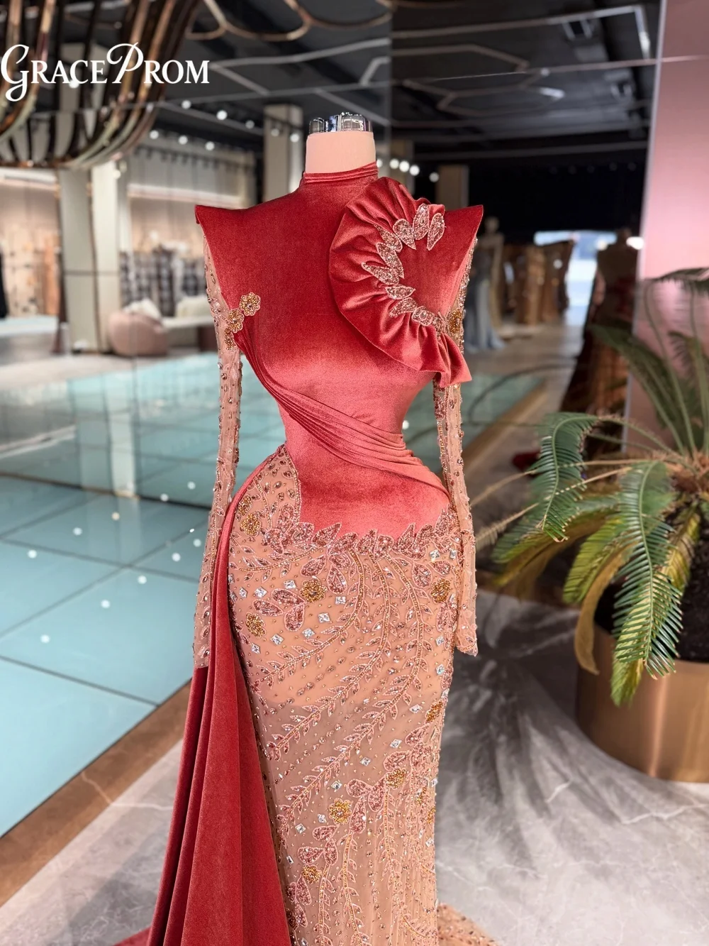 Glamorous Terracotta High Neck Evening Gown with Velvet Bodice Beaded Sheer Skirt and Long Train Party Dress for Wedding Guests
Glamorous Terracotta High Neck Evening Gown with Velvet Bodice Beaded Sheer Skirt and Long Train Party Dress for Wedding Guests