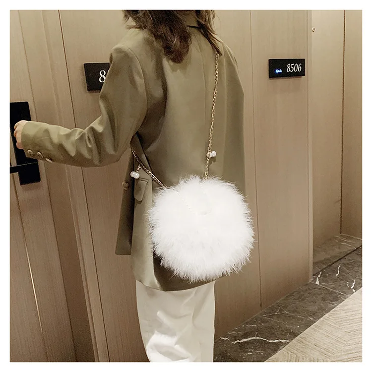 Luxury Ostrich Feather Handbag Women's Evening Clutch Bag White Pearl Chain Shoulder Bag Luxury Women Bags Design Party Purse
Luxury Ostrich Feather Handbag Women's Evening Clutch Bag White Pearl Chain Shoulder Bag Luxury Women Bags Design Party Purse