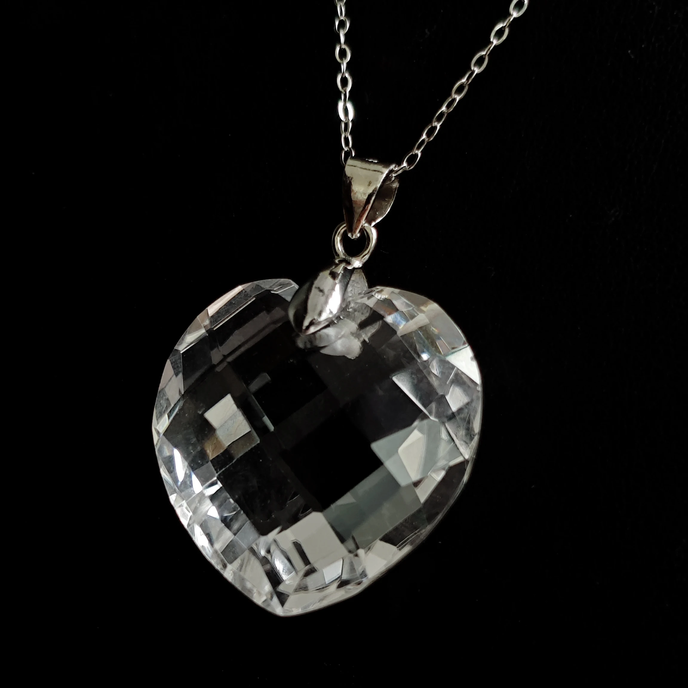 Natural Clear Quartz Heart Pendant Necklace, S925 Silver Chain, Faceted Love Charm, Holiday Gift for Her, Minimalist Jewelry
Natural Clear Quartz Heart Pendant Necklace, S925 Silver Chain, Faceted Love Charm, Holiday Gift for Her, Minimalist Jewelry