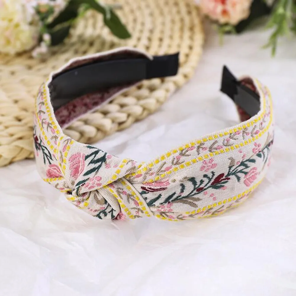 Exquisite Fabric Ethnic Hairband Colored Embroidery Flower Flower Leaf Headband Head Bezel Female
Exquisite Fabric Ethnic Hairband Colored Embroidery Flower Flower Leaf Headband Head Bezel Female