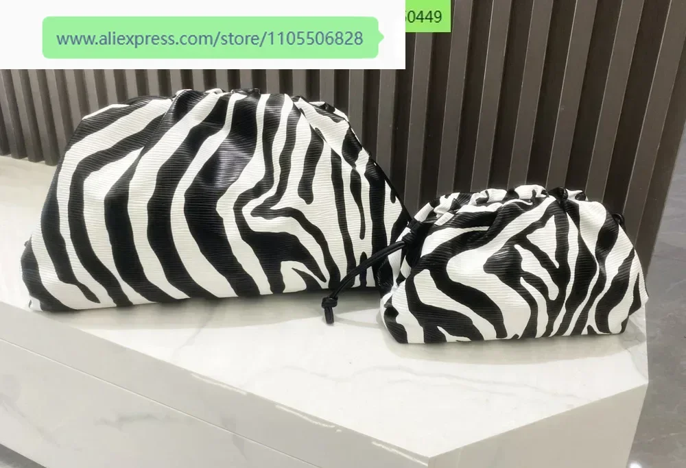 Clip pleated cloud bag with zebra pattern, one shoulder crossbody carrying banquet bag
Clip pleated cloud bag with zebra pattern, one shoulder crossbody carrying banquet bag