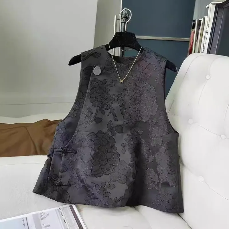 New Chinese style vest for women in spring 2026 retro jacquard Chinese style buckle casual versatile vest Sleeveless vest shirt
New Chinese style vest for women in spring 2026 retro jacquard Chinese style buckle casual versatile vest Sleeveless vest shirt