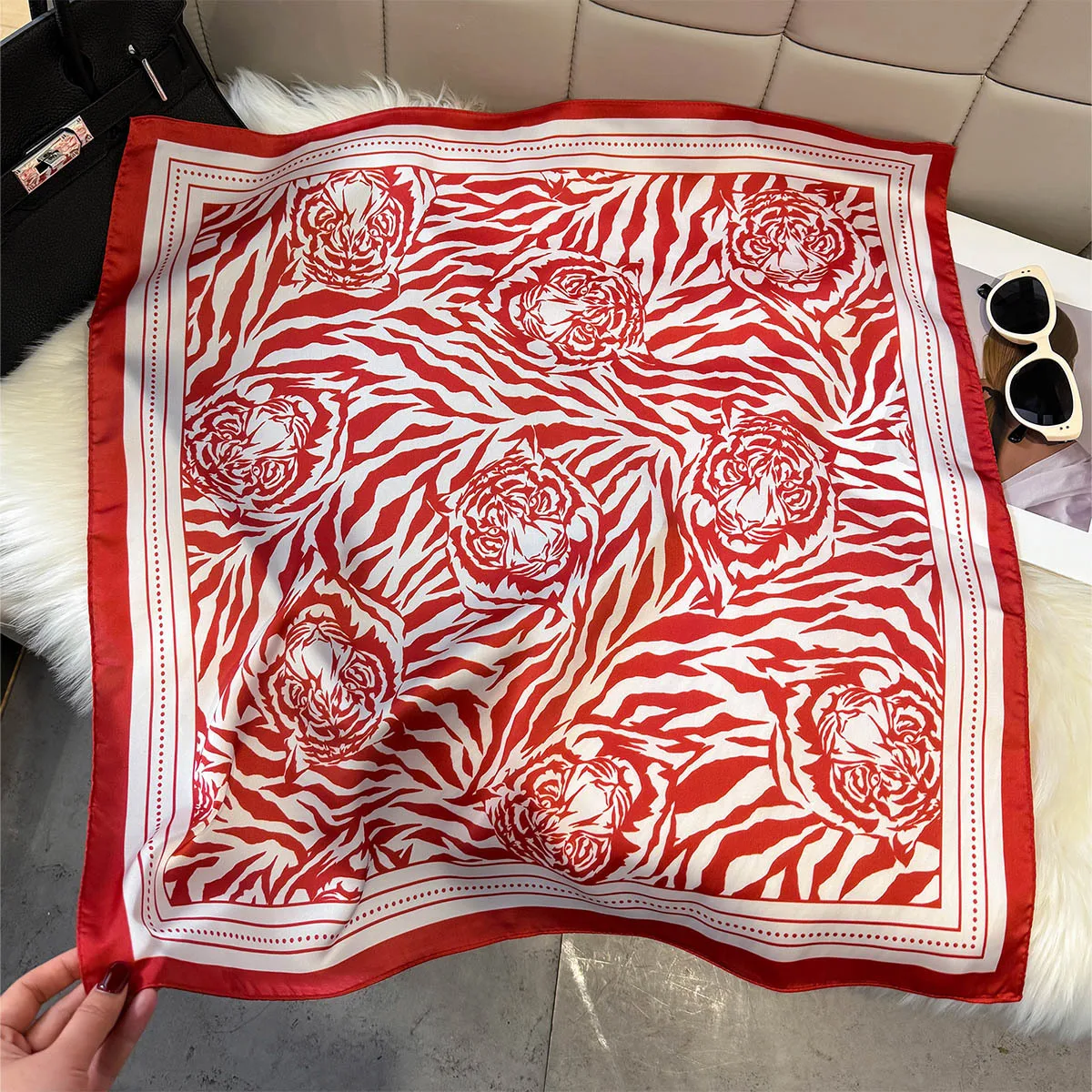 Fashion Print 65cm Square Scarf Silk-like Neckerchief for Women Office Lady Headscarf Bandana Wrap Poncho Echarpes Bufanda Hijab
Fashion Print 65cm Square Scarf Silk-like Neckerchief for Women Office Lady Headscarf Bandana Wrap Poncho Echarpes Bufanda Hijab