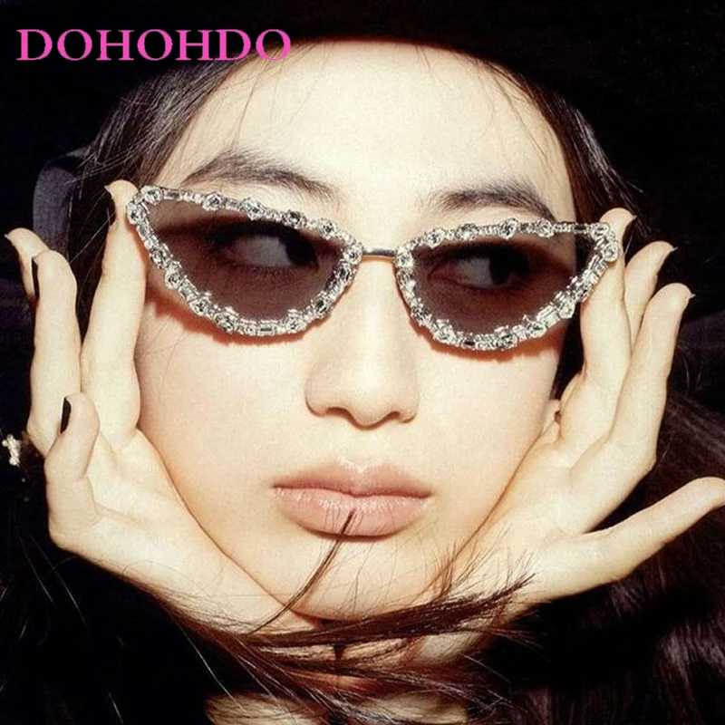 Luxury Brand Designer Imitation Diamond Cat Eye Women Sunglasses Retro Fashion Men Shades Summer Traveling Sunglass Ladies UV400
Luxury Brand Designer Imitation Diamond Cat Eye Women Sunglasses Retro Fashion Men Shades Summer Traveling Sunglass Ladies UV400