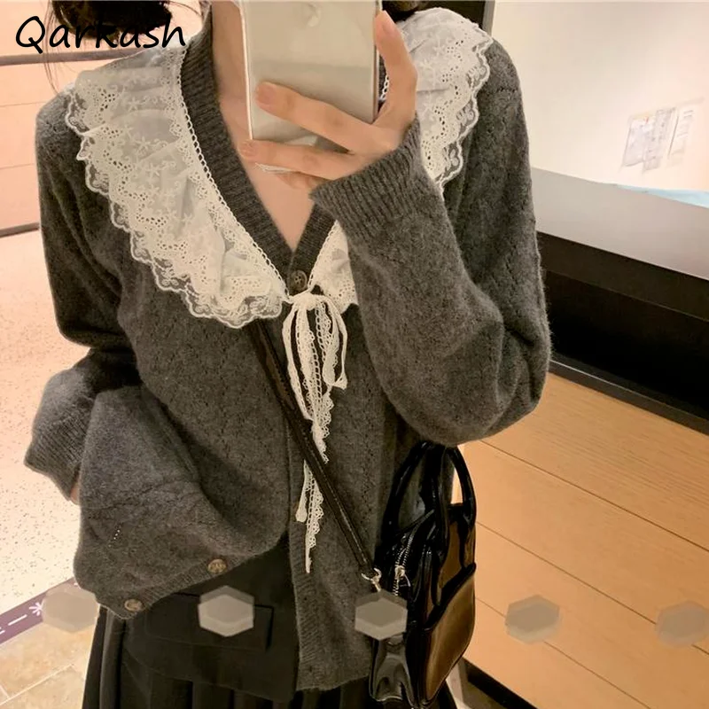 Women All-match V-Neck Lace Patchwork Sweater Spring Fall 2021 Gray Kawaii Retro Tender Knitted Simple Design Outerwear
Women All-match V-Neck Lace Patchwork Sweater Spring Fall 2021 Gray Kawaii Retro Tender Knitted Simple Design Outerwear