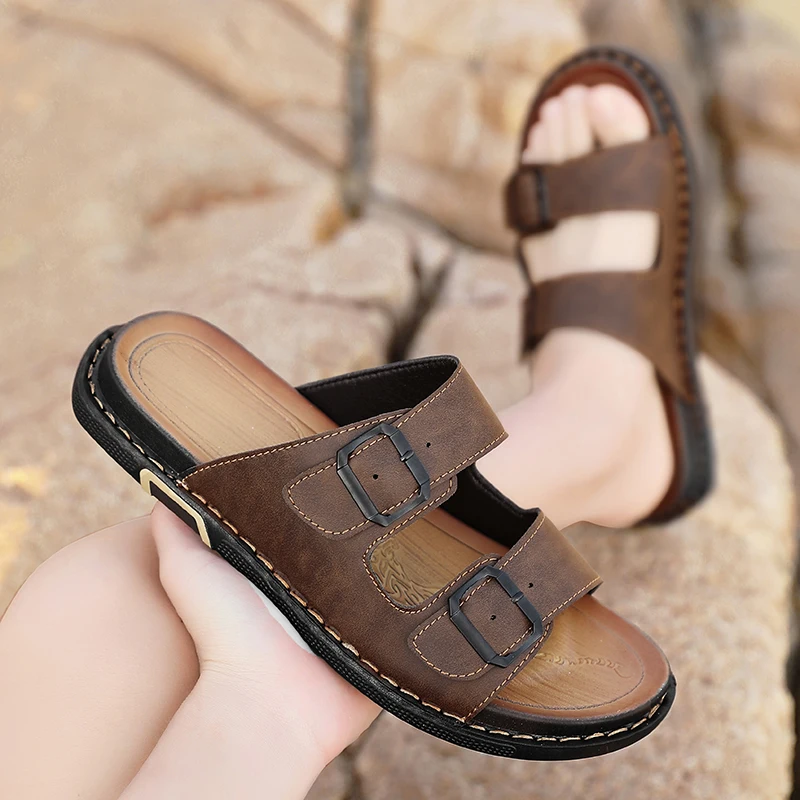 Модные тапочки для молодых мужчин. Удобные и легкие пляжные тапочки в повседневном стиле. Популярная обувь больших размеров.
Модные тапочки для молодых мужчин. Удобные и легкие пляжные тапочки в повседневном стиле. Популярная обувь больших размеров.