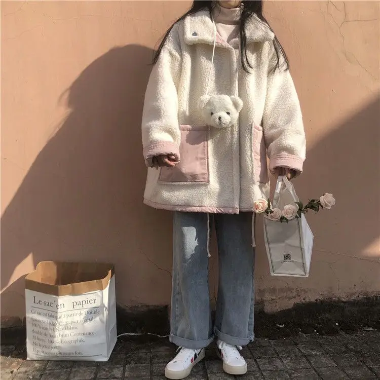 Женская шерсть ягненка и европейский стиль, серая укороченная джинсовая отделка с необработанными краями, винтажная стирка, на пуговицах спереди, с швом в западном стиле
Женская шерсть ягненка и европейский стиль, серая укороченная джинсовая отделка с необработанными краями, винтажная стирка, на пуговицах спереди, с швом в западном стиле