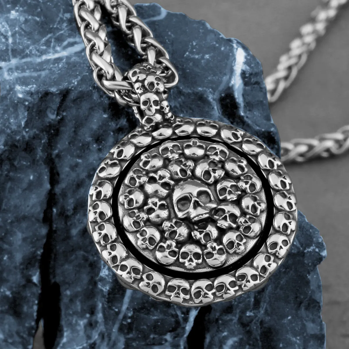 Classic Disc Skull Necklace Stainless Steel Men's Neo-Gothic Hip-Hop Punk Biker Pendant Necklace Vintage Charm Jewelry Wholesale 
Classic Disc Skull Necklace Stainless Steel Men's Neo-Gothic Hip-Hop Punk Biker Pendant Necklace Vintage Charm Jewelry Wholesale