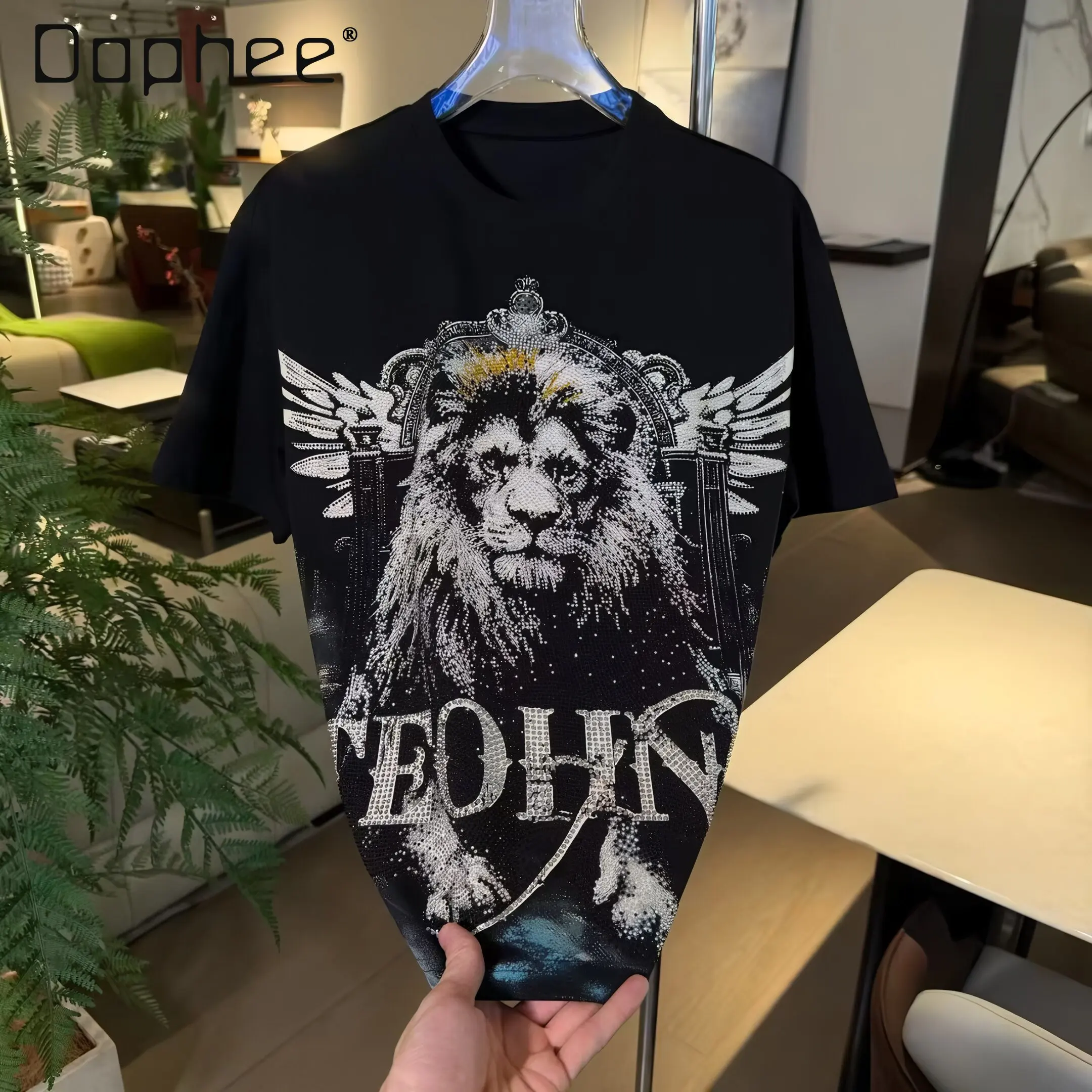 2026 Summer New Fashion Versatile Men's Lion Hot Diamond Loose Casual Black White Pink Round Neck Short Sleeve T-Shirt
2026 Summer New Fashion Versatile Men's Lion Hot Diamond Loose Casual Black White Pink Round Neck Short Sleeve T-Shirt