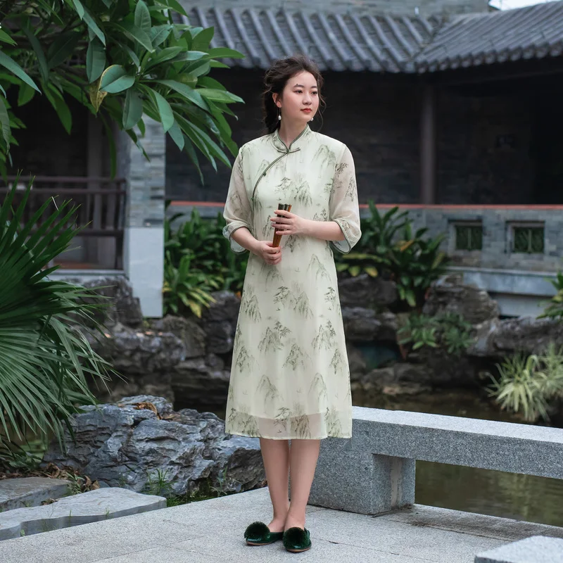 Новое китайское шелковое платье с принтом для женщин, миди, с цветочным узором, летнее, силуэт H-образной формы, бренд A Life on the Left
Новое китайское шелковое платье с принтом для женщин, миди, с цветочным узором, летнее, силуэт H-образной формы, бренд A Life on the Left