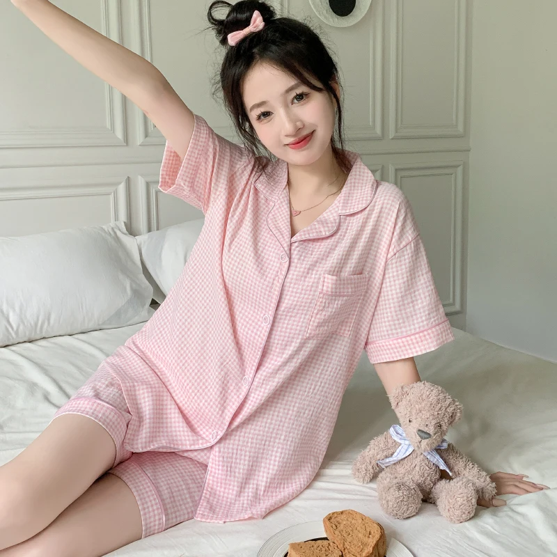 Summer Women short sleeve top and shorts 2 Piece Set Pajamas female thin Cotton Fashion Sleepwear pink plaid Cardigan Pyamas Set
Summer Women short sleeve top and shorts 2 Piece Set Pajamas female thin Cotton Fashion Sleepwear pink plaid Cardigan Pyamas Set