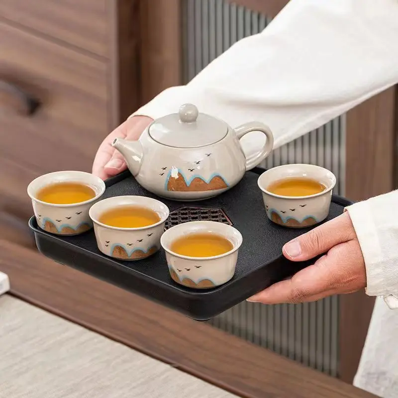 Ceramic Simple Teapot with Two or Four Cups Set
Ceramic Simple Teapot with Two or Four Cups Set