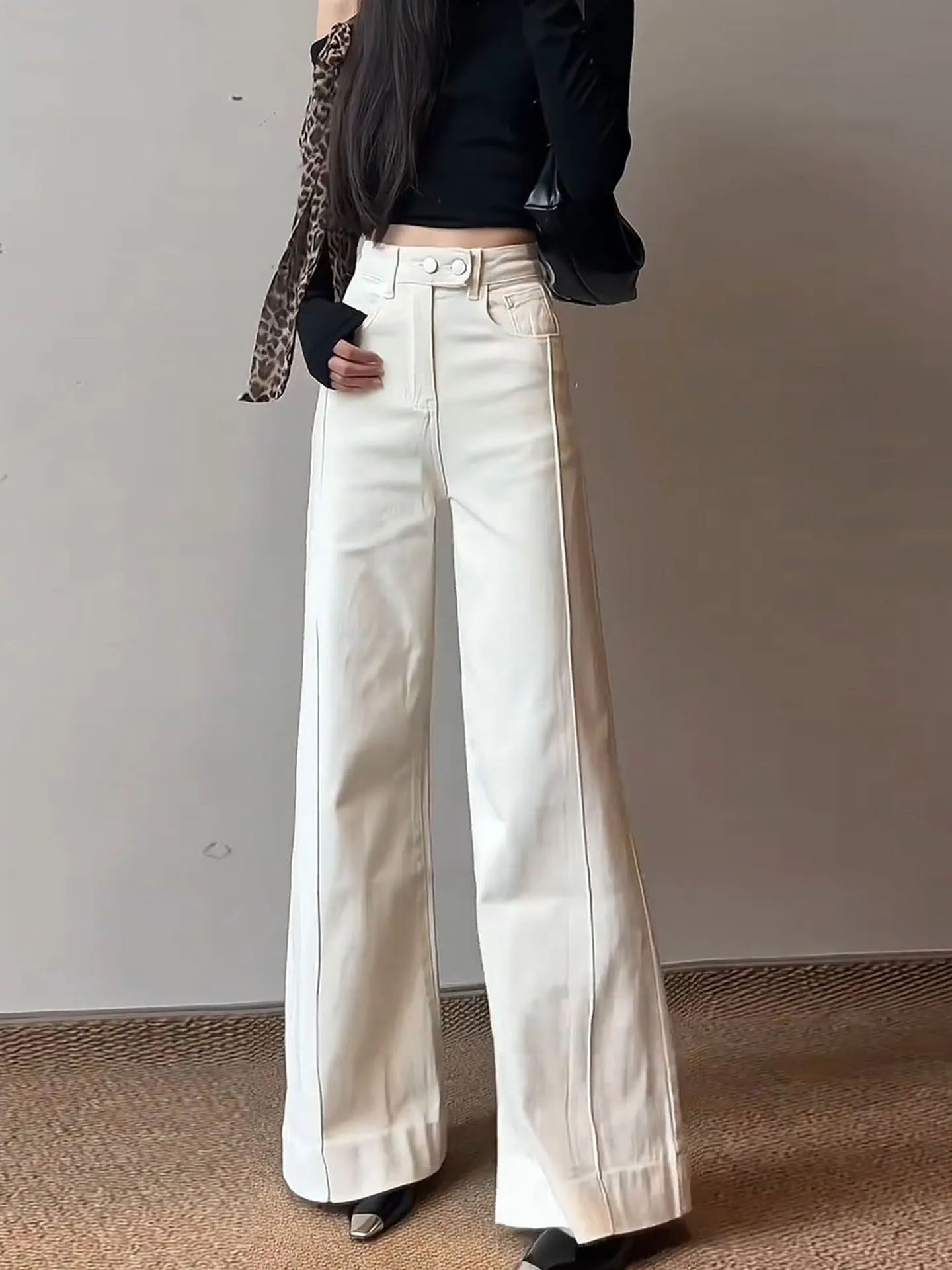 American Style High Waist Wide Leg Jeans Women's Summer Casual Loose Fit Versatile High Waist Denim Pants Breathable Comfortable
American Style High Waist Wide Leg Jeans Women's Summer Casual Loose Fit Versatile High Waist Denim Pants Breathable Comfortable