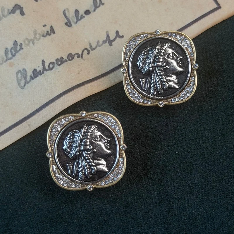 Vintage Rhinestone Camelot Coin Earrings Gold Color Trend Anniversary Festival Party Gift For Woman Lady Luxury Jewelry 2026 New
Vintage Rhinestone Camelot Coin Earrings Gold Color Trend Anniversary Festival Party Gift For Woman Lady Luxury Jewelry 2026 New
