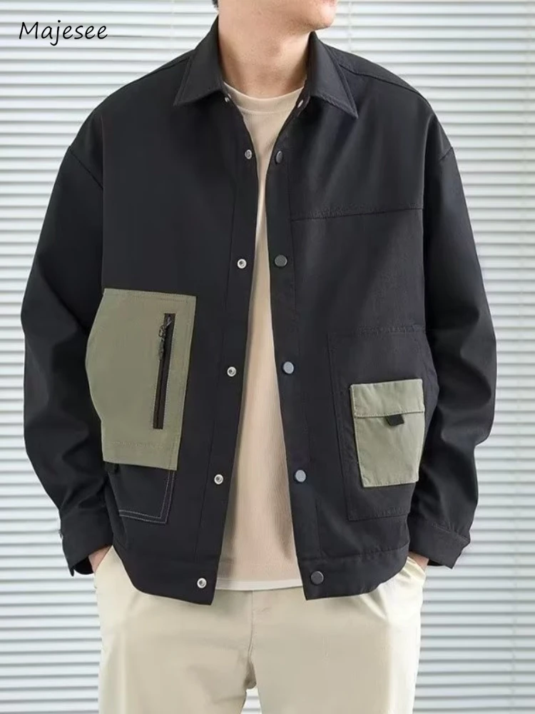 Men Jackets Pockets Lapel Windbreaker Streetwer Patchwork American Style Stylish Versatile Outwear Aesthetic Chic Zipper Design
Men Jackets Pockets Lapel Windbreaker Streetwer Patchwork American Style Stylish Versatile Outwear Aesthetic Chic Zipper Design