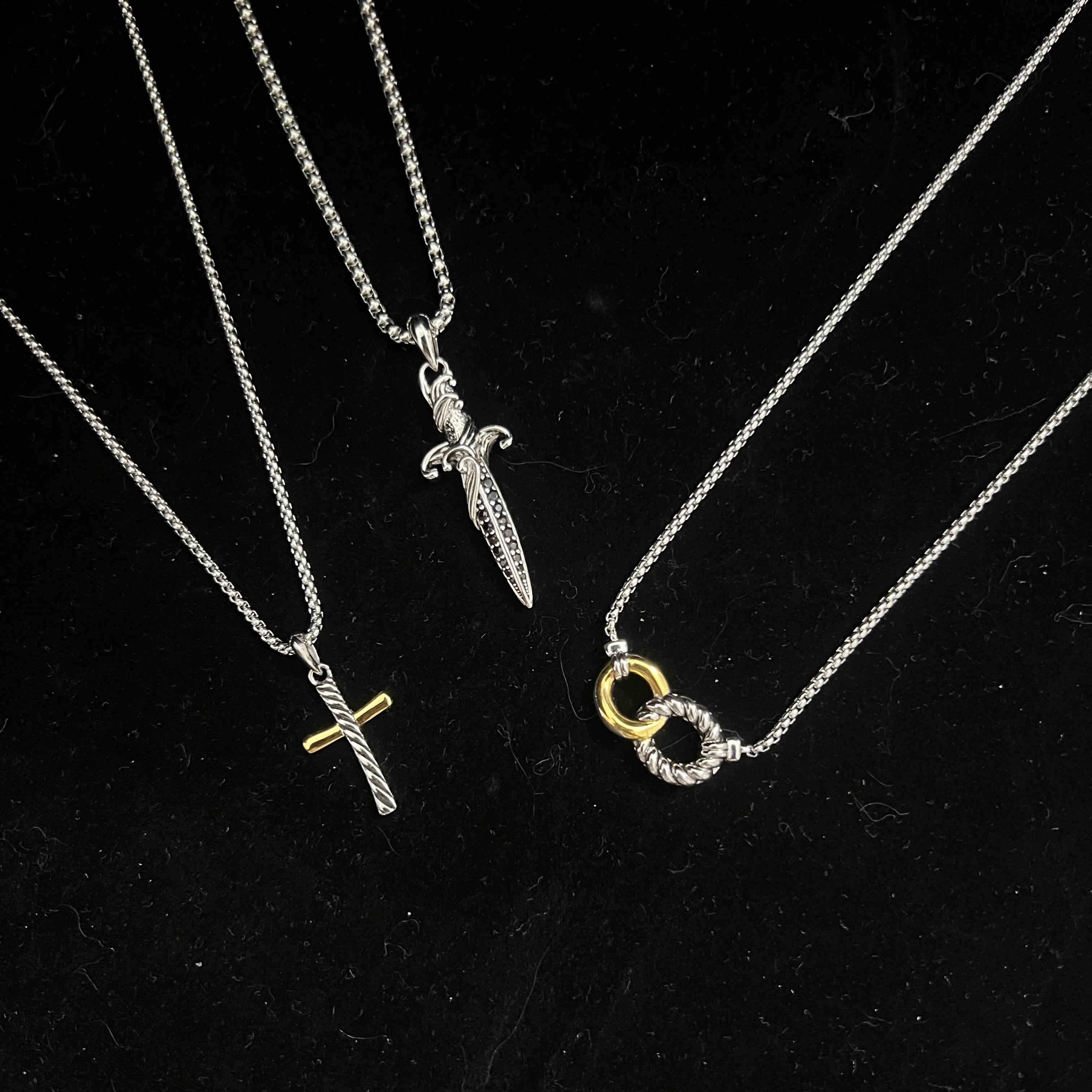 S925 Sterling Silver 2025 New Cross Horsebit Necklace Unisex Fashion Trendy Retro Classic Simple Hip Hop Luxury Jewelry
S925 Sterling Silver 2025 New Cross Horsebit Necklace Unisex Fashion Trendy Retro Classic Simple Hip Hop Luxury Jewelry