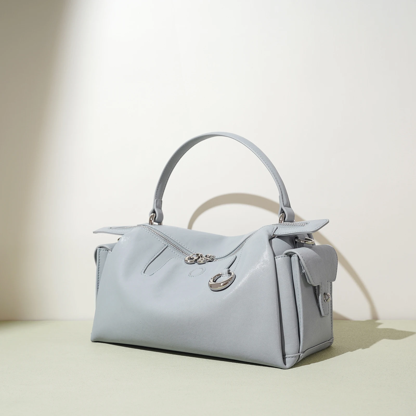 2025 New Split Leather Fashion Design Pillow Tote Women's Premium Textured Underarm Crossbody Handbag Commuting Essentials
2025 New Split Leather Fashion Design Pillow Tote Women's Premium Textured Underarm Crossbody Handbag Commuting Essentials