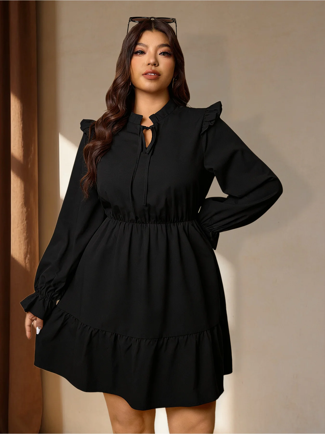 French casual elegant and gentle style plus size black dress with stand up collar, ruffled edge, waist cinched, tea break skirt
French casual elegant and gentle style plus size black dress with stand up collar, ruffled edge, waist cinched, tea break skirt
