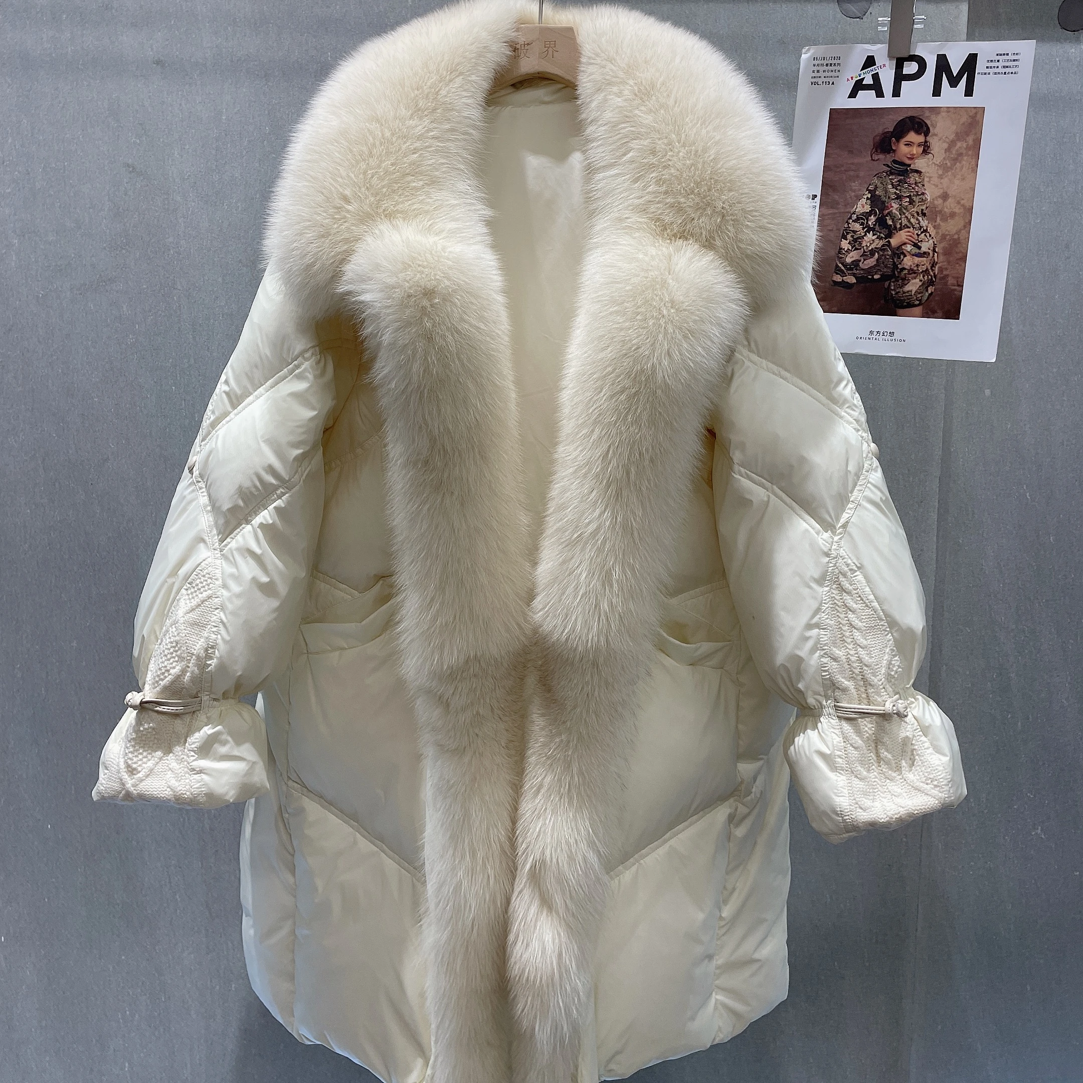 2023 White Goose Down Coat Winter Jacket Women Real Natural Fox Fur Collar Thick Warm Long Loose New Fashion
2023 White Goose Down Coat Winter Jacket Women Real Natural Fox Fur Collar Thick Warm Long Loose New Fashion