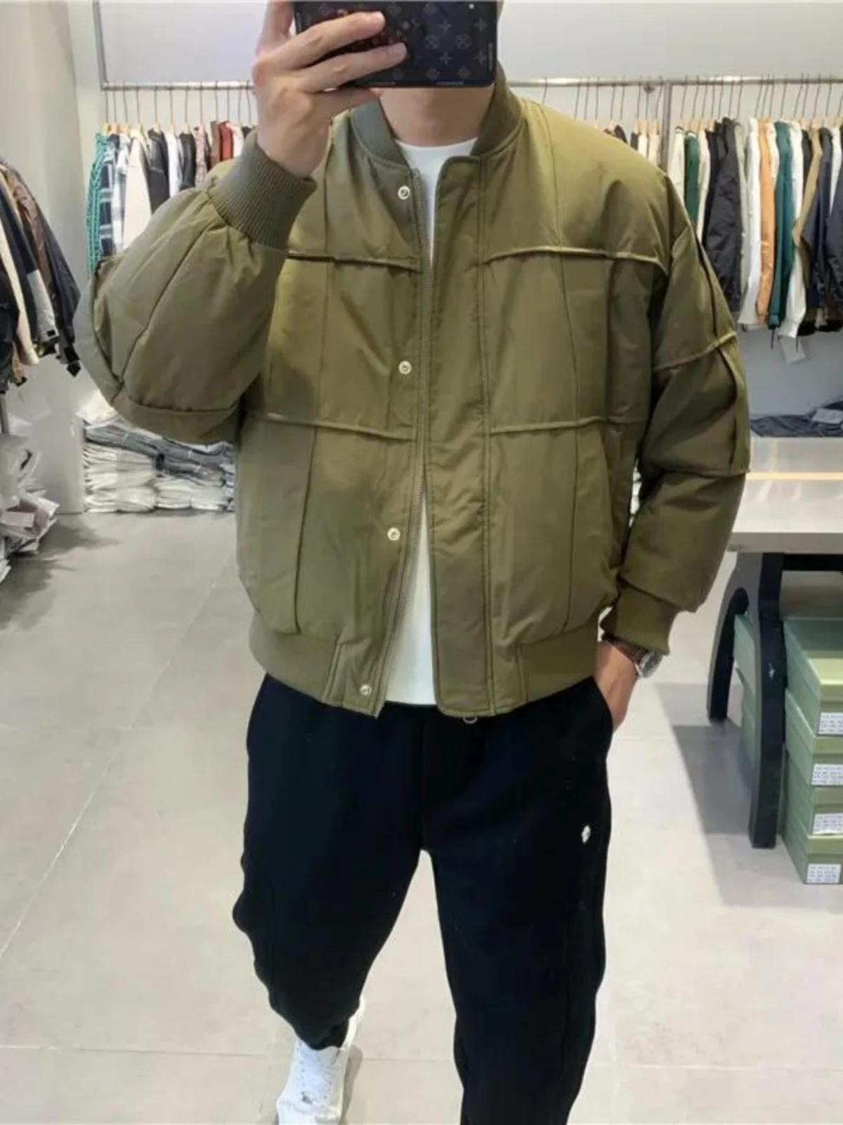 Winter 2024 Men's Loose Fit Faionable Splicing Design Baseball Collar down Jaet Warmth Youth Sle Daily Wear Zipper Closure
Winter 2024 Men's Loose Fit Faionable Splicing Design Baseball Collar down Jaet Warmth Youth Sle Daily Wear Zipper Closure