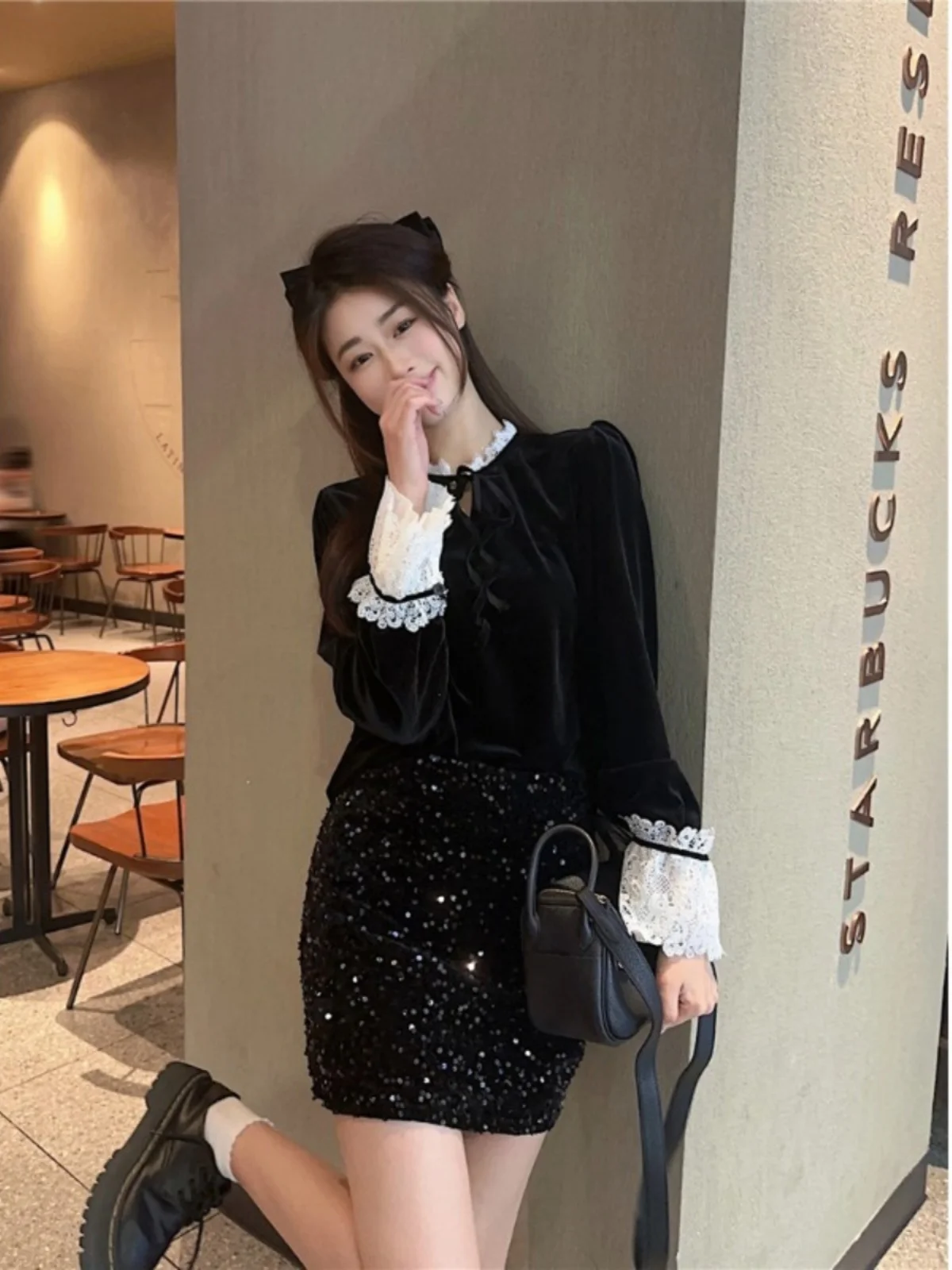 Lace Patchwork Velvet Long Sve T-irt Sequin Skirt Two-Piece Set Women's Faion Autumn 2024 round Ne Pullover
Lace Patchwork Velvet Long Sve T-irt Sequin Skirt Two-Piece Set Women's Faion Autumn 2024 round Ne Pullover