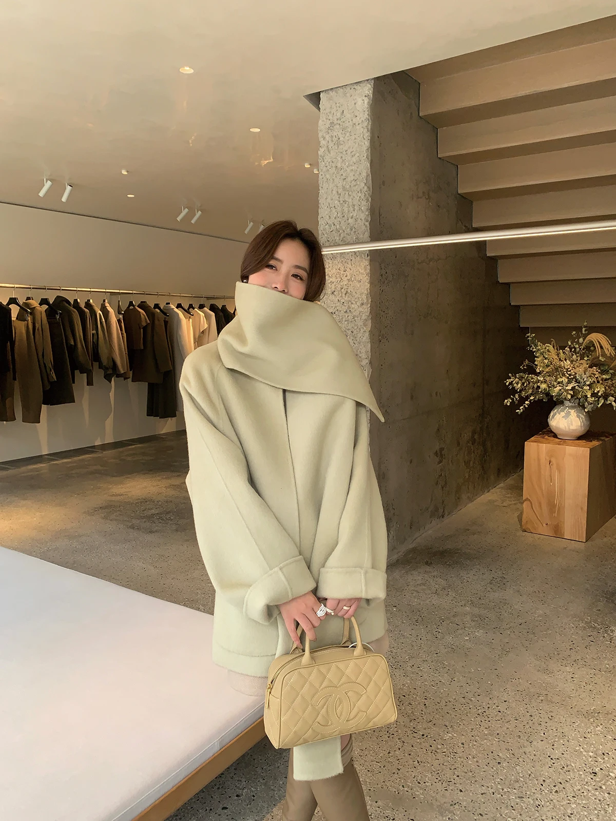 Шарф-пальто Baby6 в стиле Milan, из шелковой шерсти с индивидуальной окраской, длинный и короткий, новинка, женская модная зимняя коллекция
Шарф-пальто Baby6 в стиле Milan, из шелковой шерсти с индивидуальной окраской, длинный и короткий, новинка, женская модная зимняя коллекция