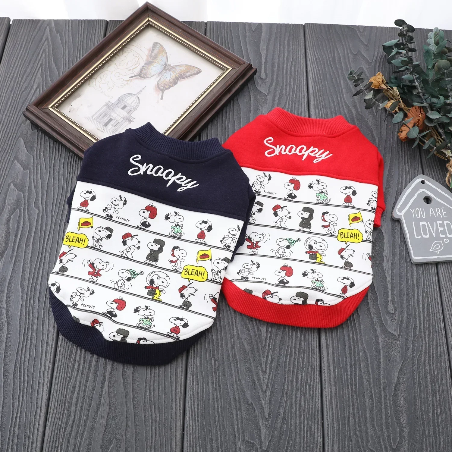 Snoopy's New Fleece Warm Dog Two-legged Jacket Autumn and Winter Cartoon Pet Dog Clothes coat Dog Clothes
Snoopy's New Fleece Warm Dog Two-legged Jacket Autumn and Winter Cartoon Pet Dog Clothes coat Dog Clothes
