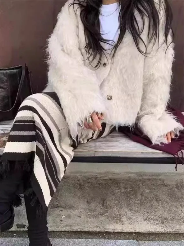 Модный вязаный бархатный пальто, женский осенне-зимний свободный кардиган на пуговицах с v-образным вырезом, теплый, однотонный, повседневная одежда
Модный вязаный бархатный пальто, женский осенне-зимний свободный кардиган на пуговицах с v-образным вырезом, теплый, однотонный, повседневная одежда